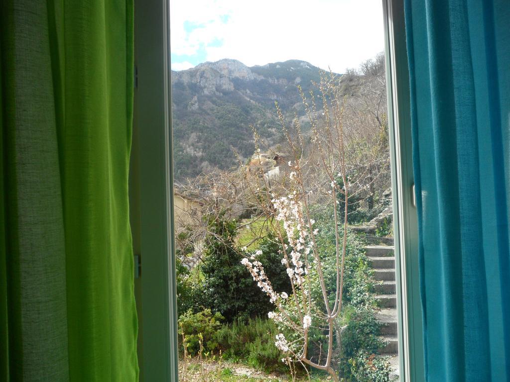 Chambres D'Hotes Casa Sylvana Saint-Dalmas-de-Tende Zimmer foto